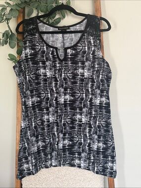 Susan Lawrence Black & White Abstract Sleeveless Keyhole Tank